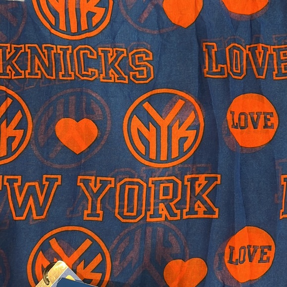 NWT New York Knicks NYK Infinity Scarf - Picture 4 of 5